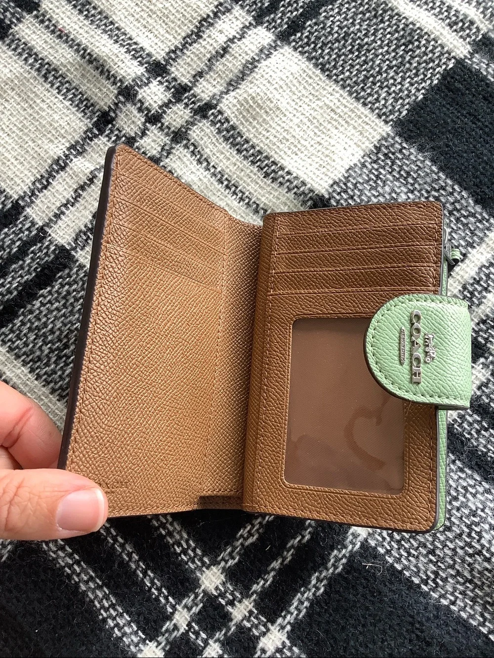Coach medium corner zip wallet pale pistachio - Picture 8 of 11